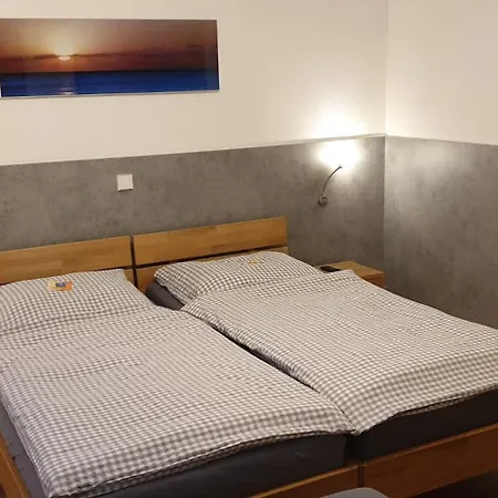 Pension Wauri , Ferienwohnung ' SCHWARZWALD ' , Erdgeschoss Waldenbuch Exterior foto